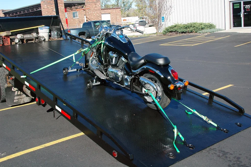 Top Motorcycle Towing Providers in Livonia: Comparing Services and Customer Reviews