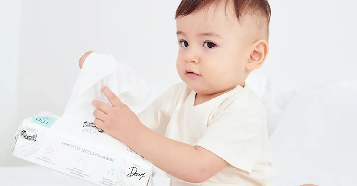 Why Every Parent Needs Baby Wipes in Their Bag
